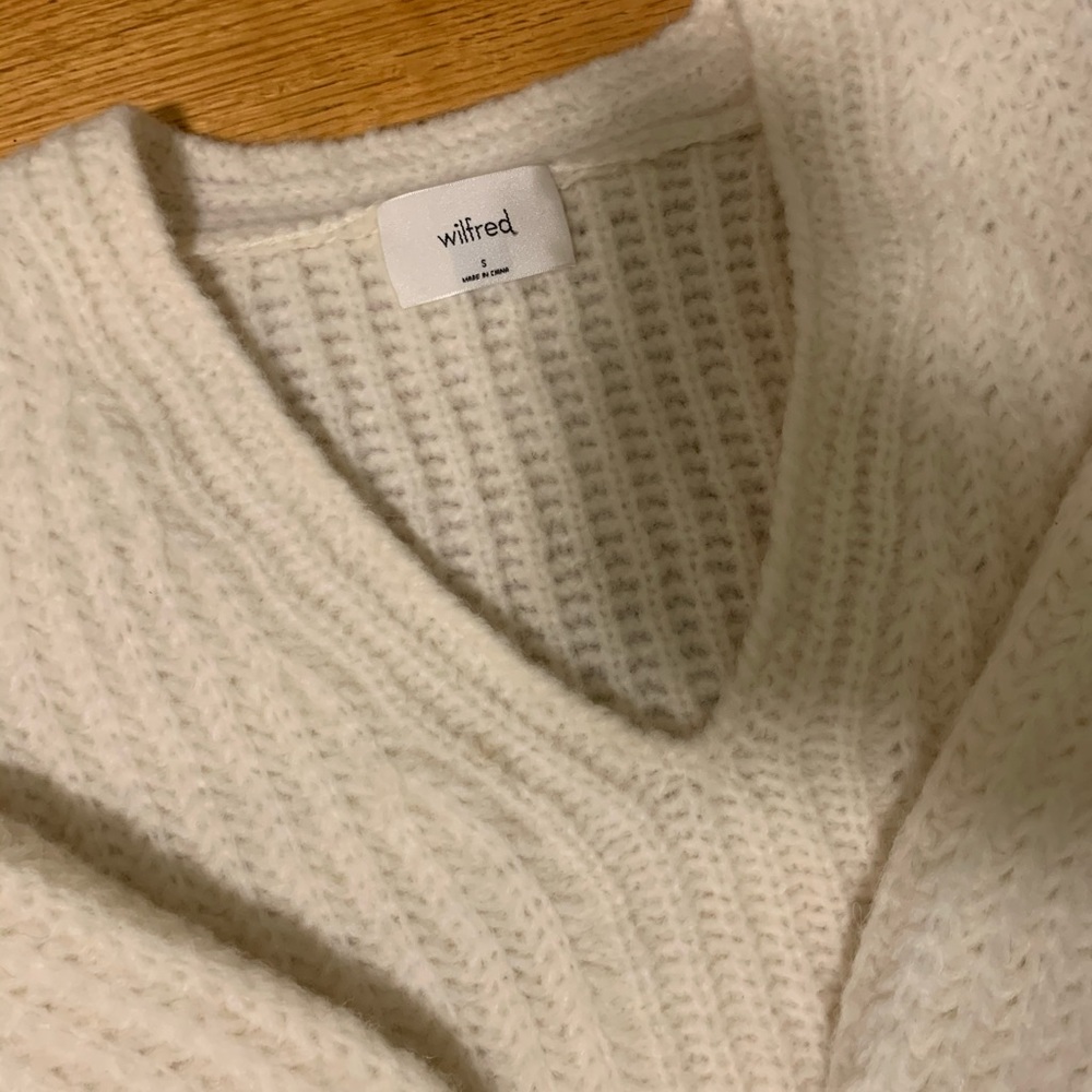 Aritzia Erica sweater 🕊 - Picture 4 of 4
